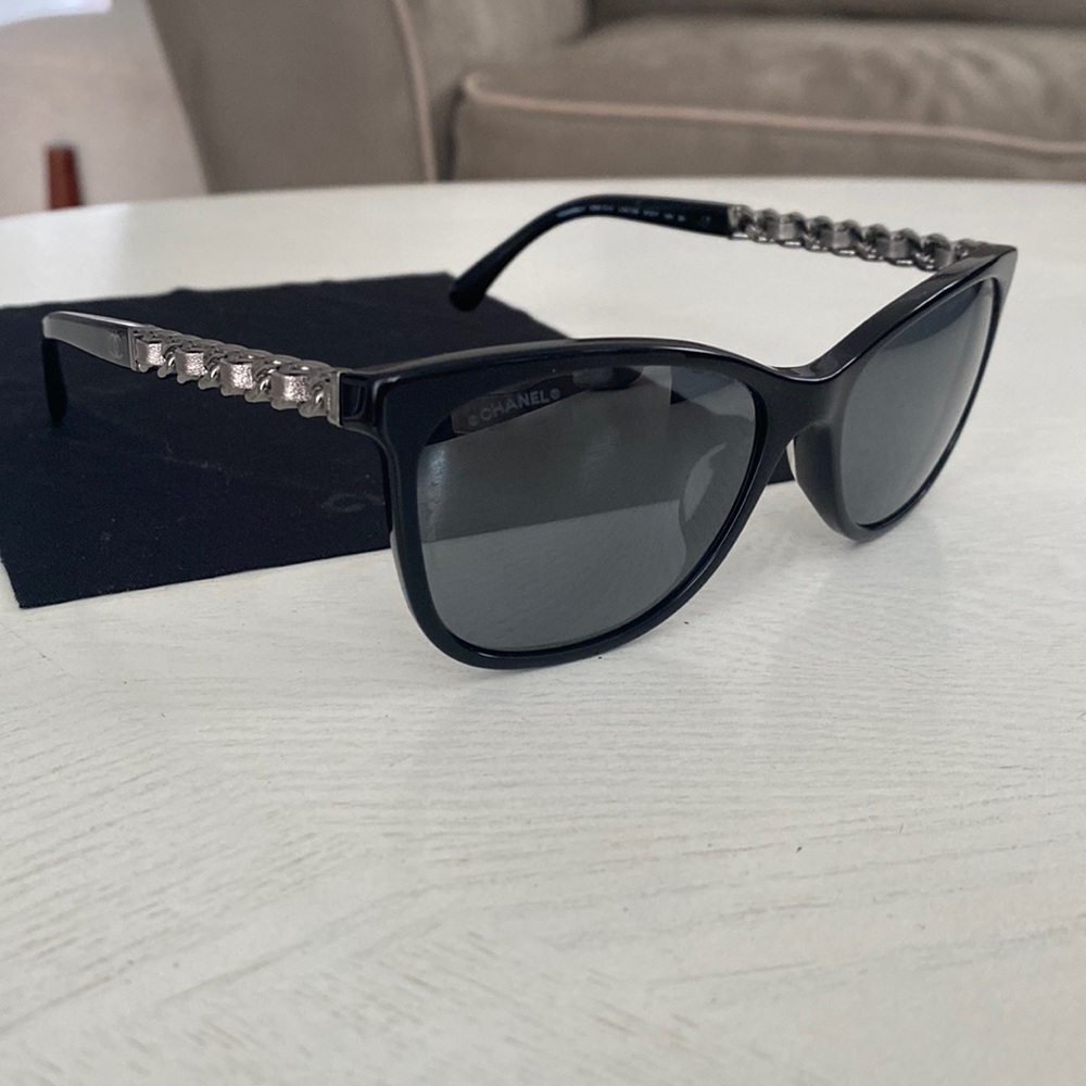Chanel sunglasses brainded authentic